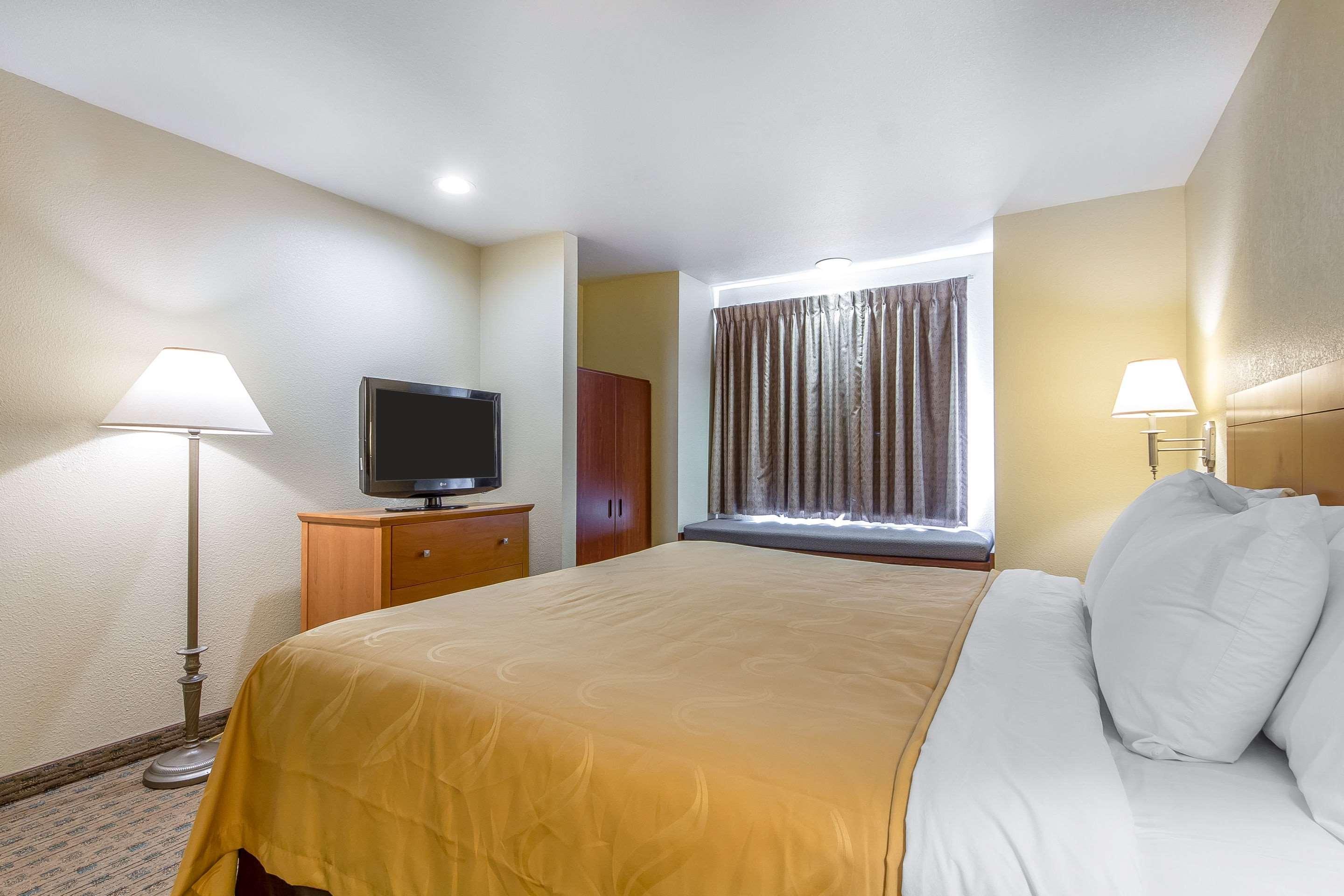 Quality Inn & Suites Santa Rosa Exterior photo
